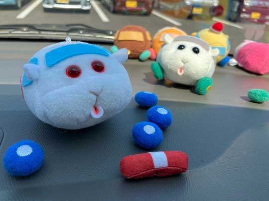 車に置いておいた モルカー ぬいぐるみ 接着剤 溶ける