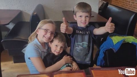 「Military Dad Surprises His Children at Restaurant Uniquely - 1199479」