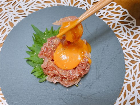 ねとめし 生ハムユッケ，