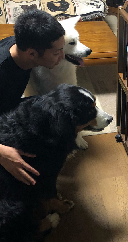 囲まれる弟くんアップ