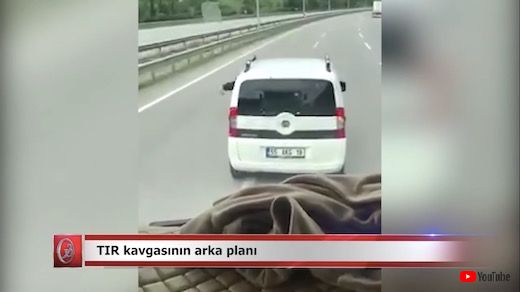 トルコ あおり運転 事故 トラック ミニバン