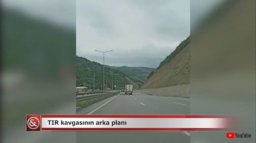 トルコ あおり運転 事故 トラック ミニバン