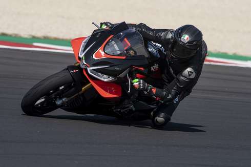 アプリリア RSV4