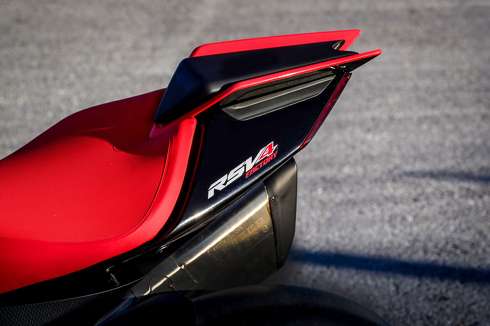 アプリリア RSV4