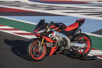 アプリリア Tuono V4