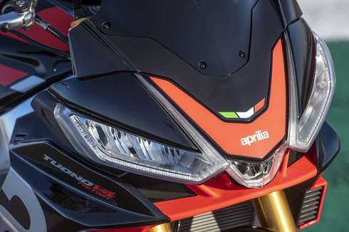 アプリリア Tuono V4