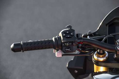 アプリリア Tuono V4