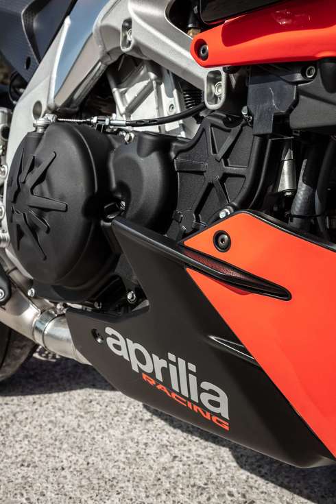 アプリリア Tuono V4