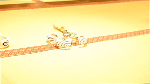 ドローン仏が起き上がる