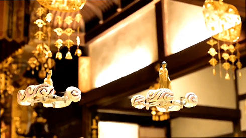 ドローン仏が2体に