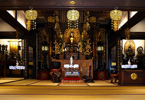 お寺にドローン仏を設置したところ