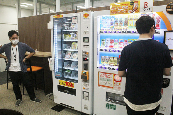 ダイドードリンコ　顔認証自動販売機「KAO-NE（カオーネ）」