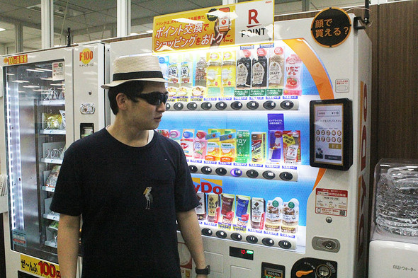 ダイドードリンコ　顔認証自動販売機「KAO-NE（カオーネ）」