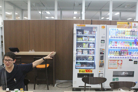ダイドードリンコ　顔認証自動販売機「KAO-NE（カオーネ）」