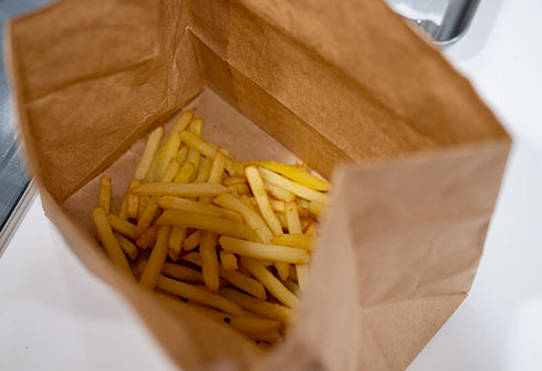 ポテトを袋に入れたところ