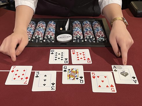 世界のヨコサワ ひろき そうた POKER ポーカー，手札と場のカードを合わせて最も強い役を作った人が勝利