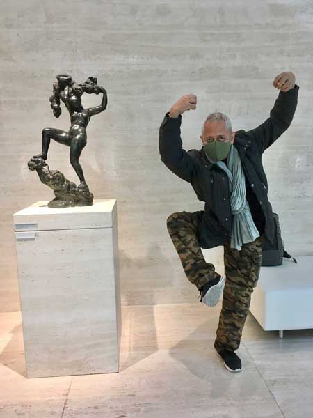 美術館 楽しすぎる 喜び 表現 お父さん ポーズ