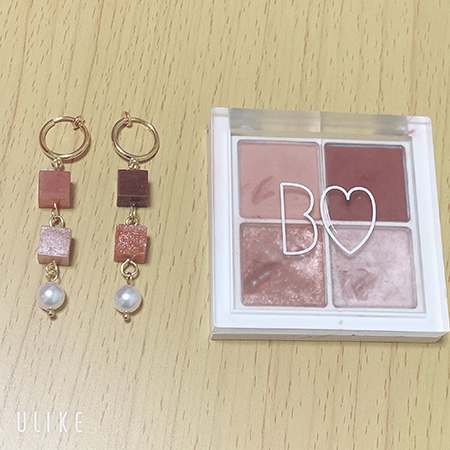 レジンイヤリングとコスメ