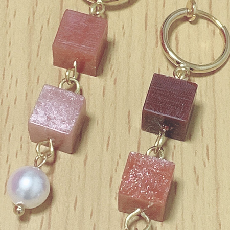 レジンイヤリングトリミング