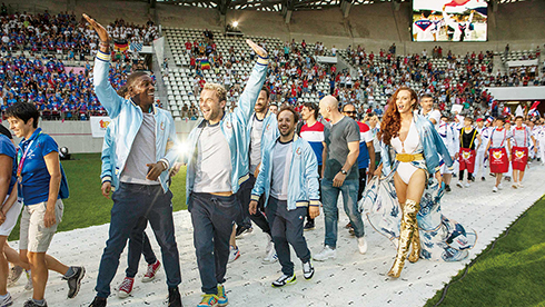 シャイニー・シュリンプス 愉快で愛しい仲間たち 映画 公開 ゲイ LGBT 2すとりーと オネエ YouTube