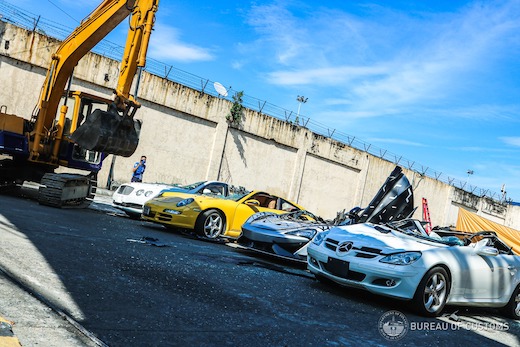 フィリピン 政府 高級車 破壊