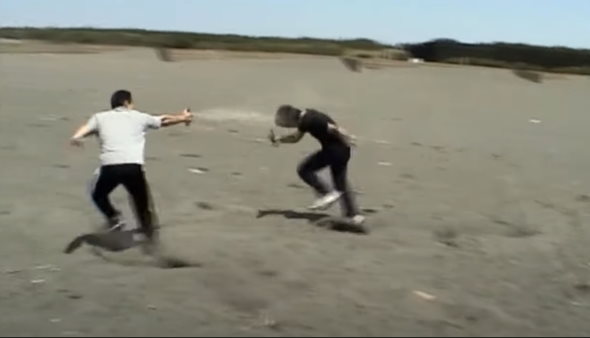 催涙スプレー 公開 検証 動画 ボディーガード