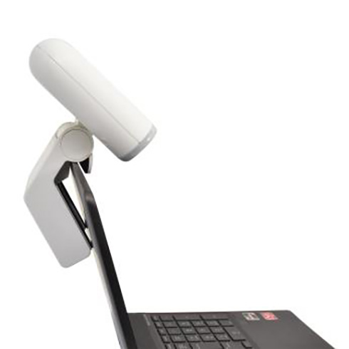 気分はまるで山のふもとで仕事中？　吹き下ろし風で手汗をかわかす小型扇風機が登場