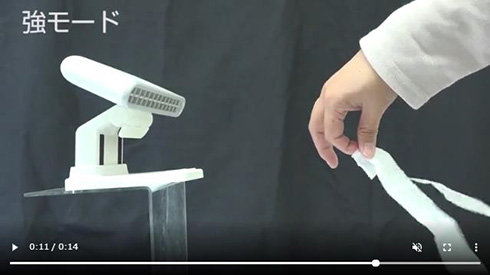 気分はまるで山のふもとで仕事中？　吹き下ろし風で手汗をかわかす小型扇風機が登場