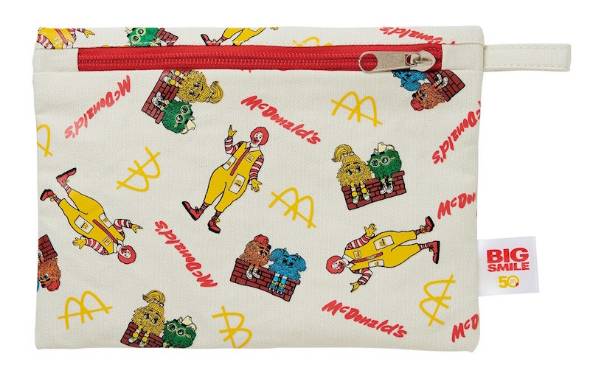  人気キャラクターが可愛くあしらわれた「ファスナー付きポーチ」（全3種／いずれか1種のみ）