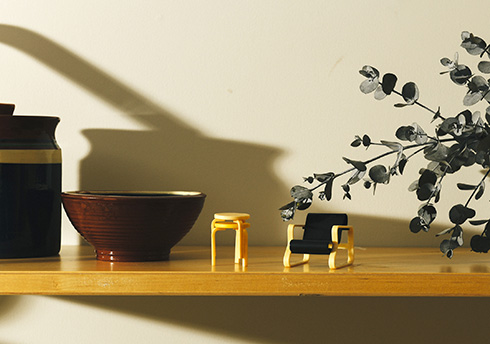 北欧家具とのコラボガチャ　「アルテック」が手のひらサイズのミニチュアで登場