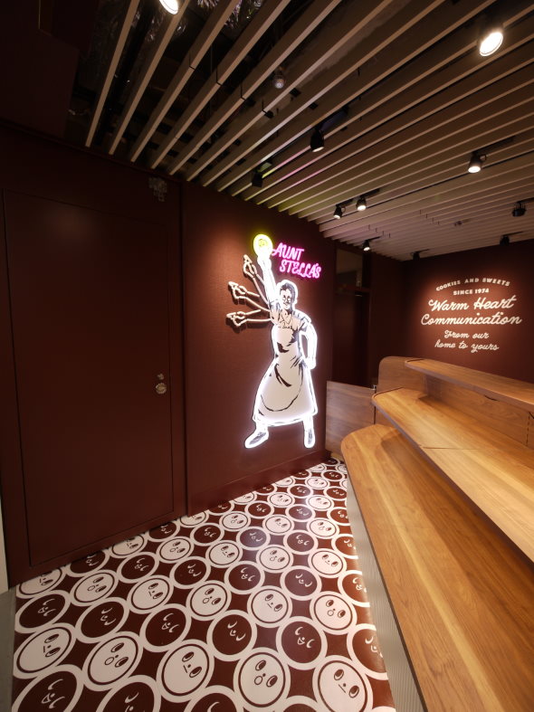 ステラおばさんのクッキー しぶちか ネオン 看板 サタデー・ナイト・フィーバー