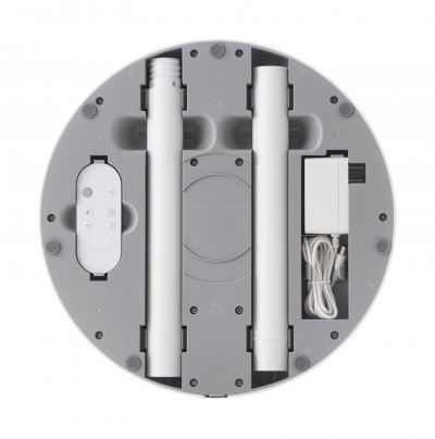 底面に支柱などが収納されている様子