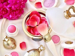 レ・メルヴェイユーズ・ラデュレ　花びらチーク 花びらチーク”の「レ・メルヴェイユーズ ラデュレ」がブランド終了