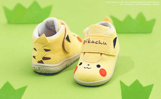 アシックス ピカチュウ モチーフ 子ども 靴