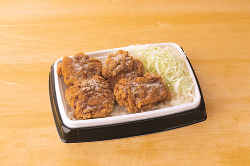 ”マジックパウダー”を振りかけた新商品がローソンに登場　王将で人気の唐揚げ用香辛料