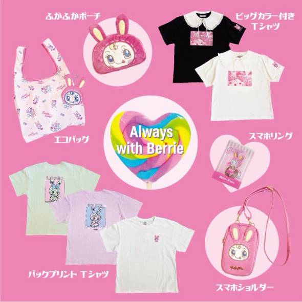 エコバッグ（3300円）、ポーチ（4400円）、スマホショルダー（6930円）、スマホリング（2200円）、ビッグカラーTシャツ（8800円／オフホワイト、ブラック）、バックプリントTシャツ（7700円／オフホワイト、ライトグリーン、ラベンダー）