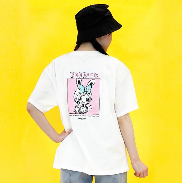 バックプリントTシャツにはベリエちゃんが大きくプリントされています
