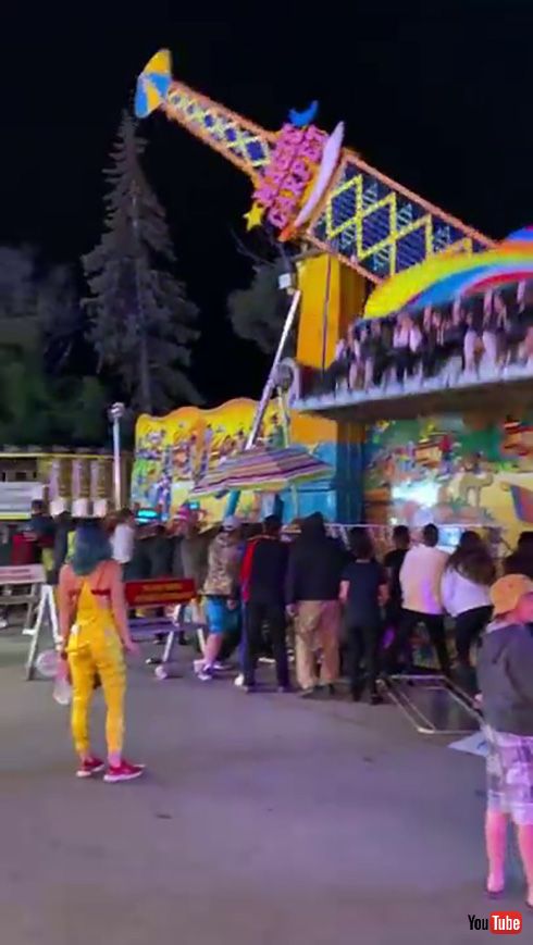 あわやカーニバルの大型アトラクションが客を乗せたまま転倒　来園者が結集して力業で大事故を防ぐ