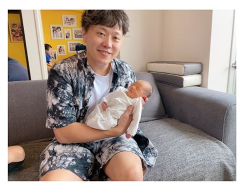 エハラマサヒロ エハラチヅル 第5子 次男 抱っこ