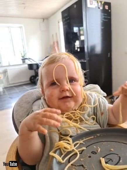 「Baby Pours Plate of Pasta Straight Onto Her Face || ViralHog」