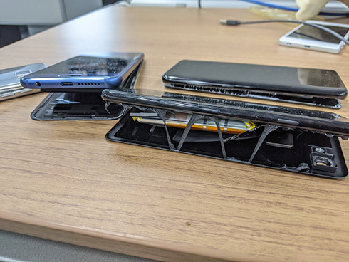 リモートワークでPCにつないだままのスマホが酒蒸しハマグリ状態に　専門家に原因と対策を聞いてみた