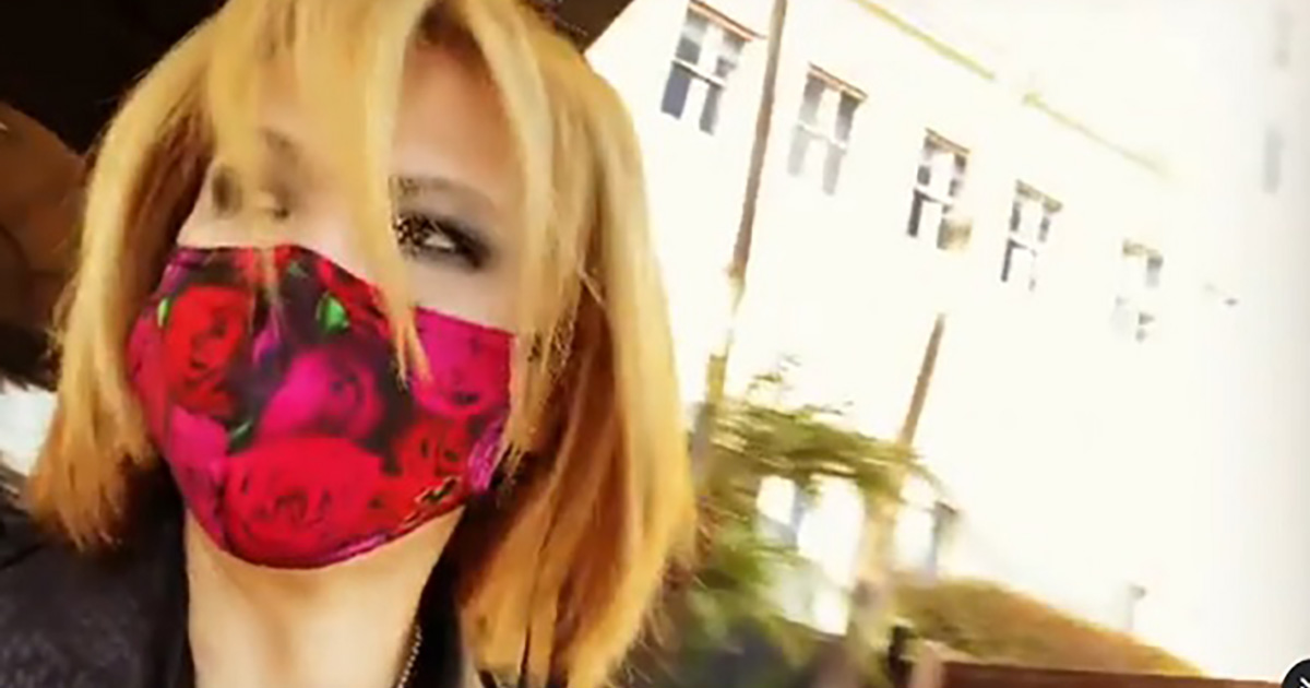 ロサンゼルス在住のYOSHIKI、マスク姿に「笑われた」 「まだ気を