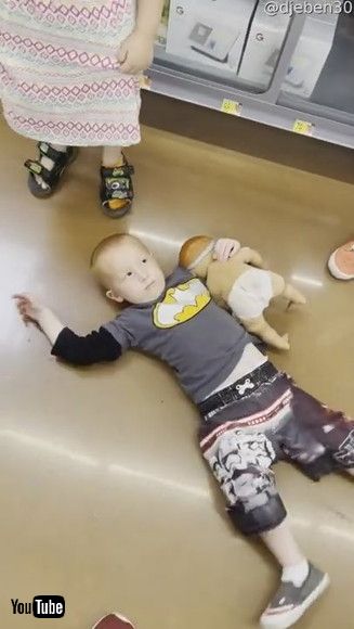 「Sister Drags Cranky Brother Through Store || ViralHog」