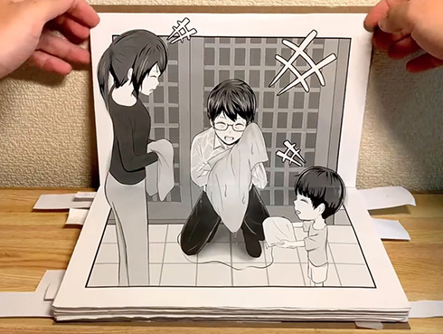 子どもをあやす「へんがお」が大人を救う　温かい家族の暮らしを描いた立体紙芝居に心がなごむ