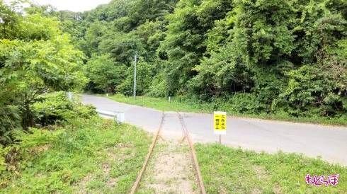 ふみきりでは一時停止