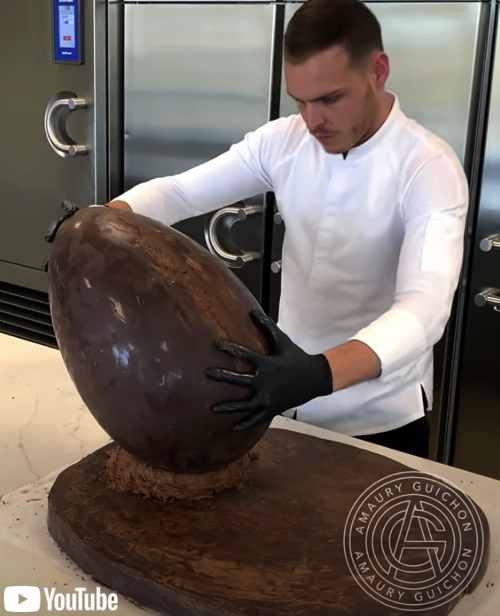 チョコレートで出来た迫力満点のライオン