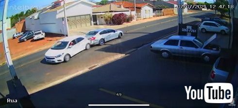 バック 追突事故