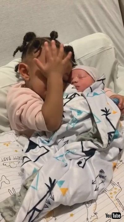 「Little Girl Gets Emotional After Meeting Newborn Brother for First Time - 1210593」