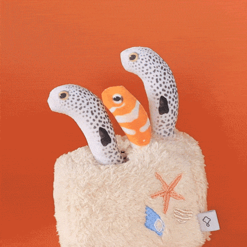 「チンアナゴのリールキーケース」をのばしたところ