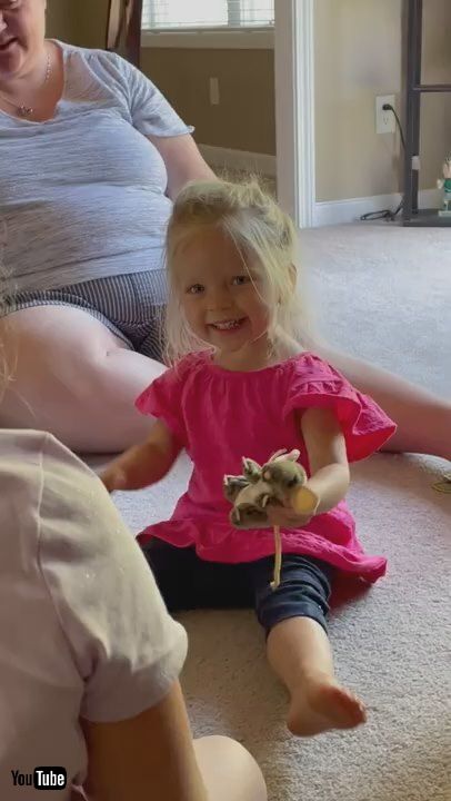 「Hungry Toddler Has Terrifying Tone || ViralHog」